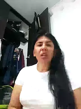 Snapshot of aisha_latina chatting on 6, 2, 2025 aisha latina online show from 6, 2, 2025