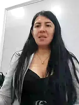 Snapshot of aisha_latina chatting on 21, 2, 2025 aisha latina online show from 21, 2, 2025