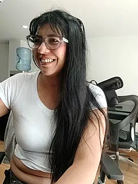 Snapshot of aisha_latina chatting on 21, 11, 2025 aisha latina online show from 21, 11, 2025