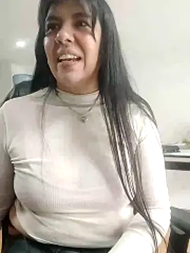 aisha latina online show from 24, 4, 2026