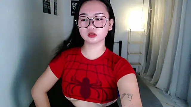 Snapshot of Vivorey_Leighn chatting on 6, 7, 2026 Vivorey Leighn online show from 6, 7, 2026