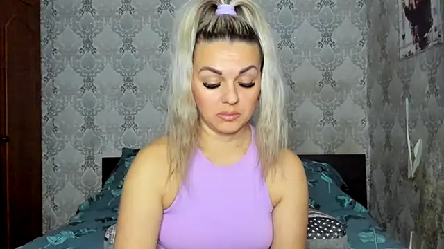 NicoletMoore online show from 17, 1, 2025