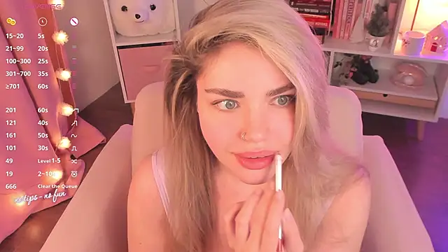 pussy-kattt online show from 8, 1, 2025