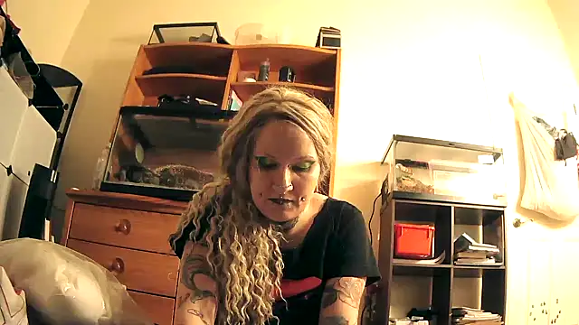Snapshot of dejadeloree chatting on 5, 2, 2025 dejadeloree online show from 5, 2, 2025