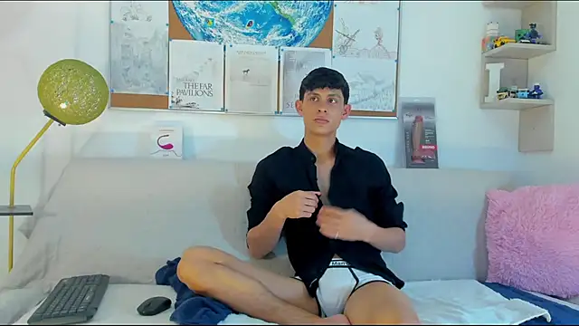 Snapshot of logan_thomas chatting on 15, 5, 2026 logan thomas online show from 15, 5, 2026
