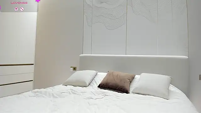 JenniferQueen11 online show from 13, 2, 2026