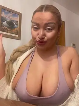 Snapshot of EmiliaPetrova chatting on 24, 1, 2025 EmiliaPetrova online show from 24, 1, 2025