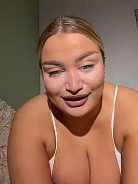 Snapshot of EmiliaPetrova chatting on 12, 3, 2025 EmiliaPetrova online show from 12, 3, 2025