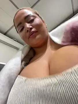 Snapshot of EmiliaPetrova chatting on 14, 3, 2025 EmiliaPetrova online show from 14, 3, 2025