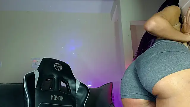 Snapshot of isa_hotwifee chatting on 1, 3, 2026 isa hotwifee online show from 1, 3, 2026