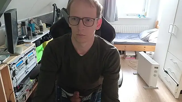 sexmenlion online show from 19, 4, 2026