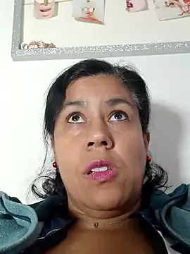 Snapshot of Molly_newman6 chatting on 2, 3, 2025 Molly newman6 online show from 2, 3, 2025