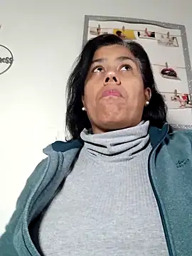 Snapshot of Molly_newman6 chatting on 4, 3, 2025 Molly newman6 online show from 4, 3, 2025