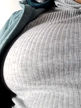 Snapshot of Molly_newman6 chatting on 5, 3, 2025 Molly newman6 online show from 5, 3, 2025