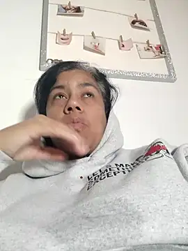 Snapshot of Molly_newman6 chatting on 17, 12, 2025 Molly newman6 online show from 17, 12, 2025