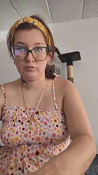 HunnyyLove online show from 25, 4, 2026