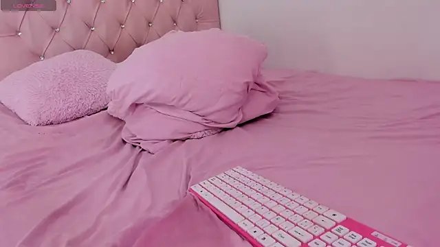 Snapshot of sofiaa_snoww chatting on 2, 3, 2025 sofiaa snoww online show from 2, 3, 2025