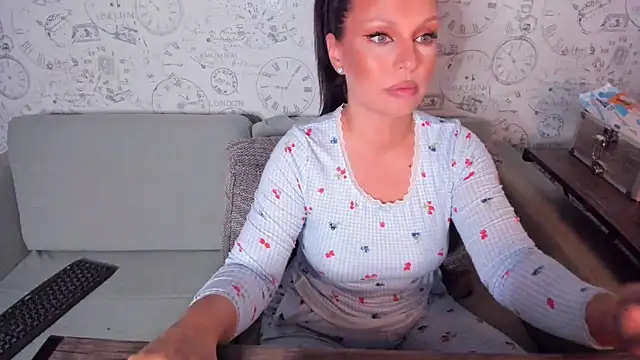 Snapshot of LondonBadGirl chatting on 8, 6, 2026 LondonBadGirl online show from 8, 6, 2026
