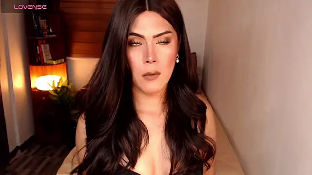 Snapshot of SweetieZeveey_ chatting on 19, 5, 2026 SweetieZeveey online show from 19, 5, 2026