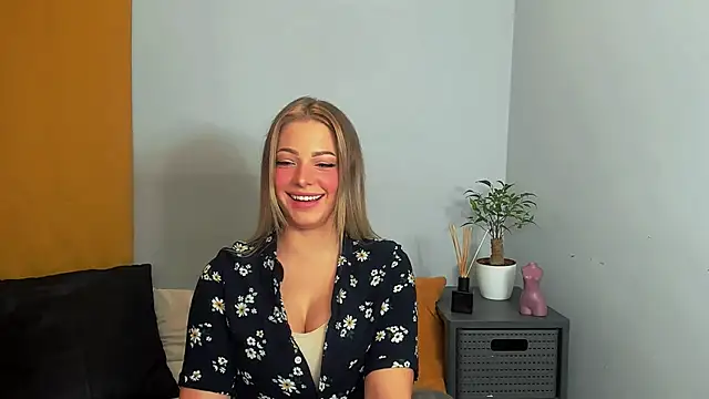 LilyBlondee online show from 2, 3, 2025