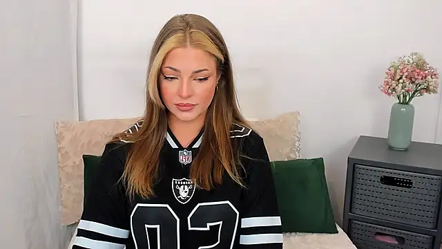 LilyBlondee online show from 22, 6, 2026