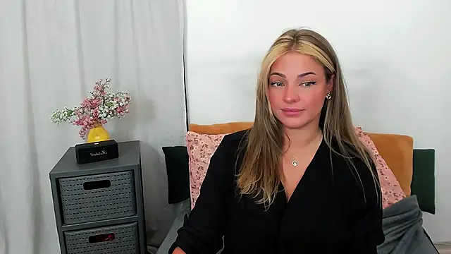 LilyBlondee online show from 14, 7, 2026