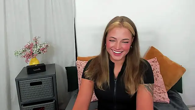 LilyBlondee online show from 15, 7, 2026