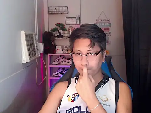 khael moreno online show from 2, 12, 2025