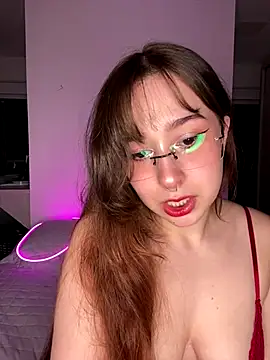 tsuki chan on online show from 15, 9, 2025