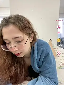 tsuki chan on online show from 20, 6, 2026