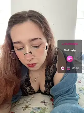 tsuki chan on online show from 21, 6, 2026