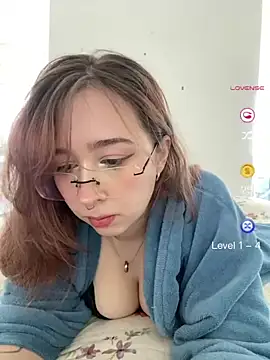 tsuki chan on online show from 8, 7, 2026