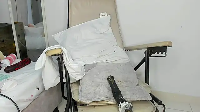 Snapshot of AlyssonKim chatting on 20, 10, 2025 AlyssonKim online show from 20, 10, 2025