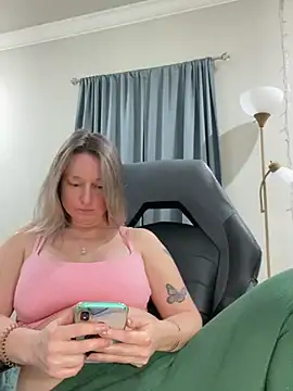 Snapshot of Vivian_MayXxX chatting on 4, 12, 2024 Vivian MayXxX online show from 4, 12, 2024