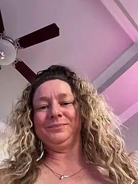 Snapshot of Vivian_MayXxX chatting on 2, 2, 2025 Vivian MayXxX online show from 2, 2, 2025