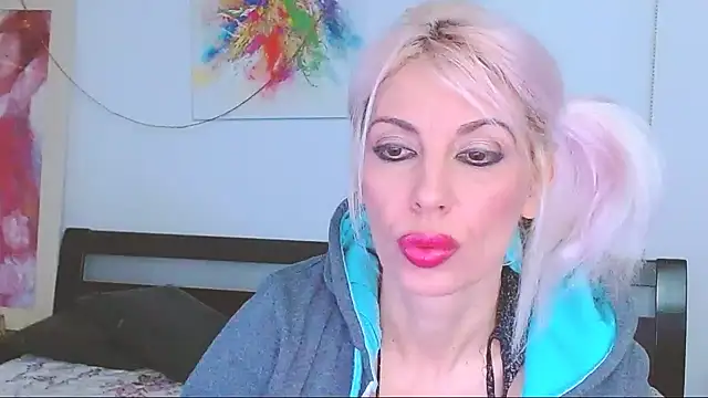 HoneyLara online show from 16, 2, 2025