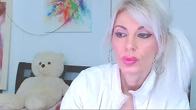 HoneyLara online show from 23, 2, 2026