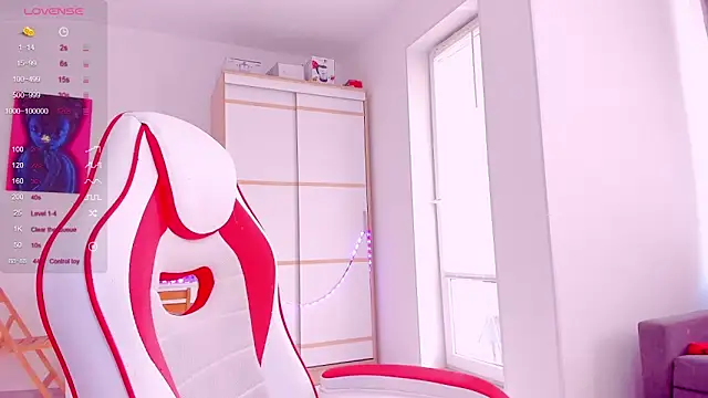 HotCarolineXO online show from 10, 3, 2025