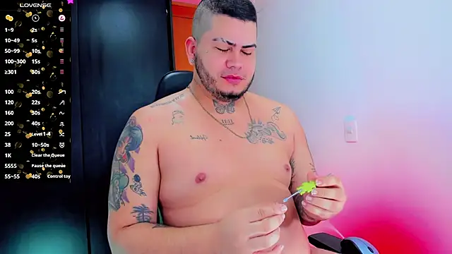 Snapshot of Thomas_chubbyxhot chatting on 26, 10, 2025 Thomas chubbyxhot online show from 26, 10, 2025