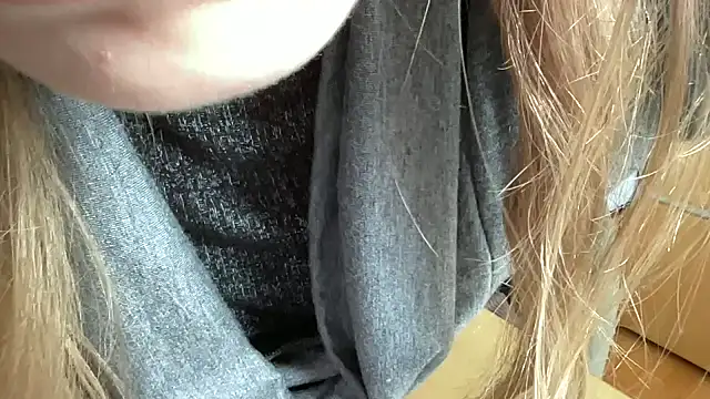 Snapshot of Mollyy998 chatting on 8, 11, 2025 Mollyy998 online show from 8, 11, 2025