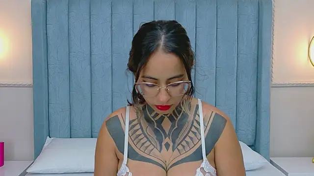 NicoleBlum online show from 30, 4, 2026
