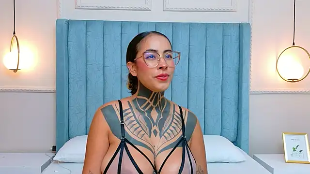 Snapshot of NicoleBlum chatting on 4, 6, 2026 NicoleBlum online show from 4, 6, 2026
