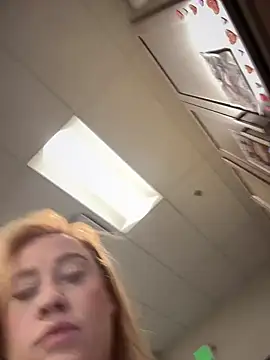 Snapshot of cinnatitties chatting on 7, 10, 2025 cinnatitties online show from 7, 10, 2025