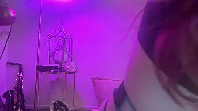 Snapshot of crystalsbaby chatting on 10, 11, 2025 crystalsbaby online show from 10, 11, 2025