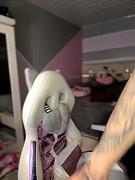 Snapshot of Sam_Thompsoon_ chatting on 14, 11, 2025 Sam Thompsoon online show from 14, 11, 2025