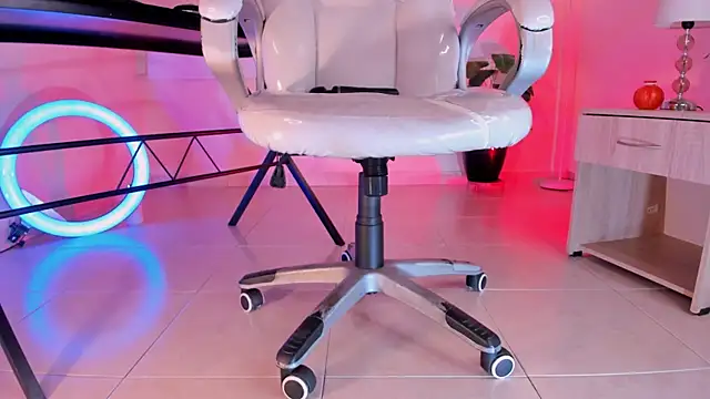 Snapshot of ArchieCollins chatting on 22, 10, 2025 ArchieCollins online show from 22, 10, 2025