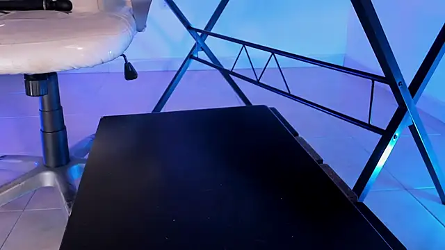 Snapshot of ArchieCollins chatting on 5, 11, 2025 ArchieCollins online show from 5, 11, 2025