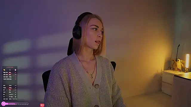 Snapshot of AskAlexa chatting on 18, 11, 2025 AskAlexa online show from 18, 11, 2025