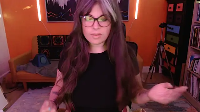 TheLenaAdams online show from 4, 11, 2025