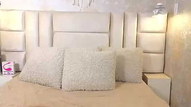 EmilyQueen3x online show from 28, 4, 2026